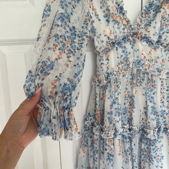 Beautiful flower dress - Picture 4 of 11